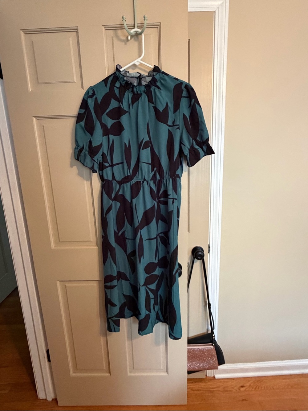 NWOT - Teal and Black Leaf-Print Midi Dress